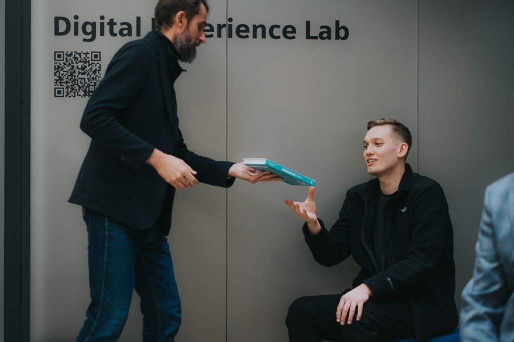 Ćwiczenia z frameworków COSTAR i Chain of Thought